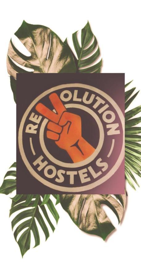 Revolution Asoke Vandrarhem Bangkok Exteriör bild